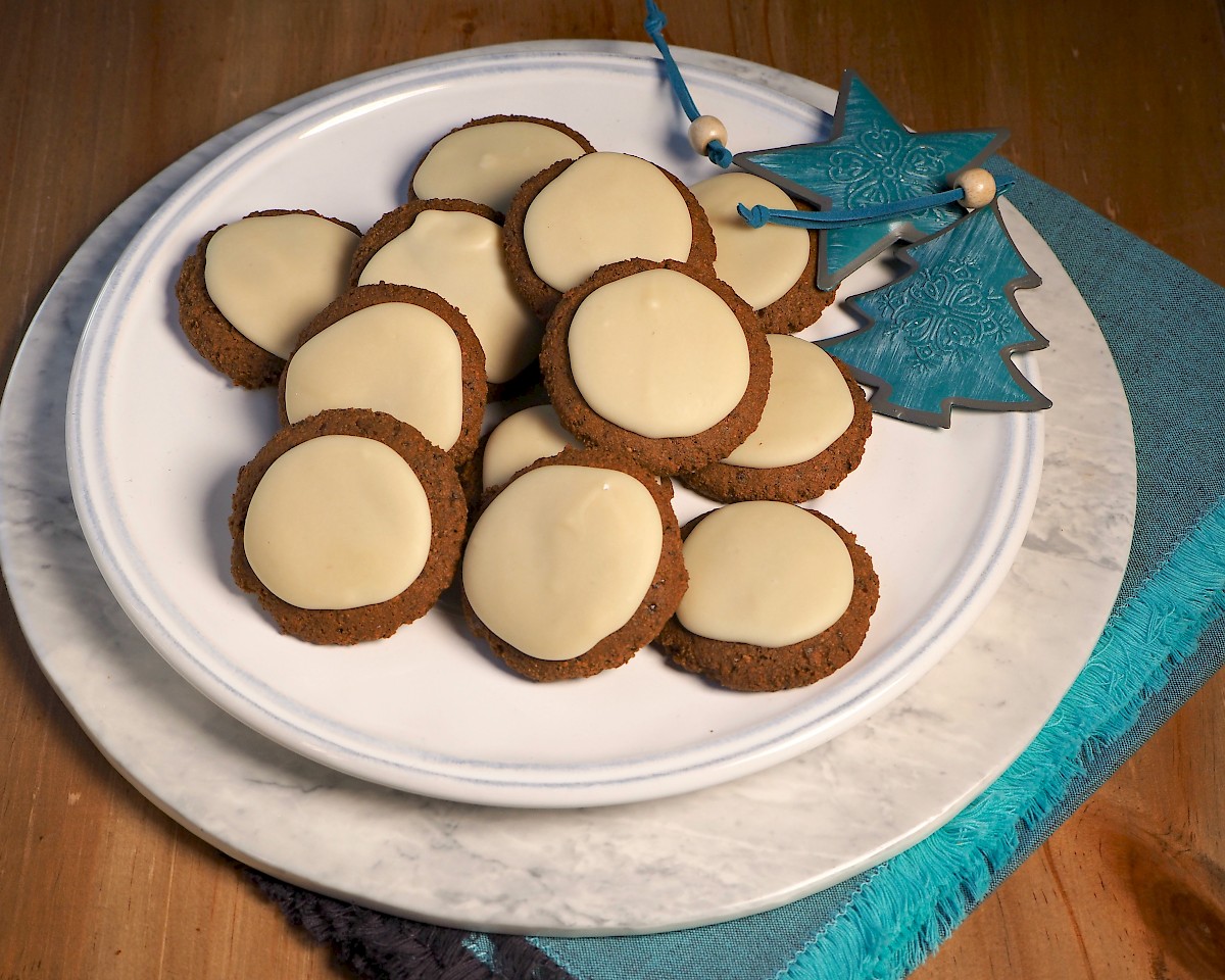 Gingerbread Cookies with White Chocolate Icing | Paleo | Gluten-free | The JOYful Table