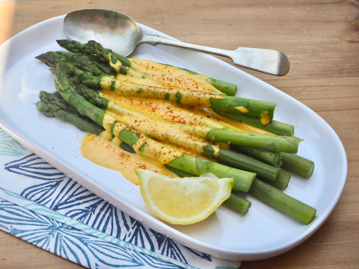 Asparagus with Dairy-free Hollandaise Sauce | Paleo | Gluten-free | The JOYful Table